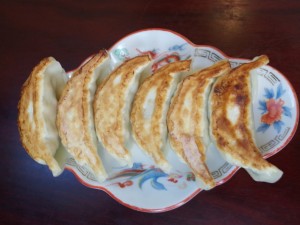 開店から行列が絶えない、地元愛餃子は皮から毎日手作り!