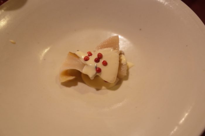 今回はある秘密会議のための食事会で・・・。