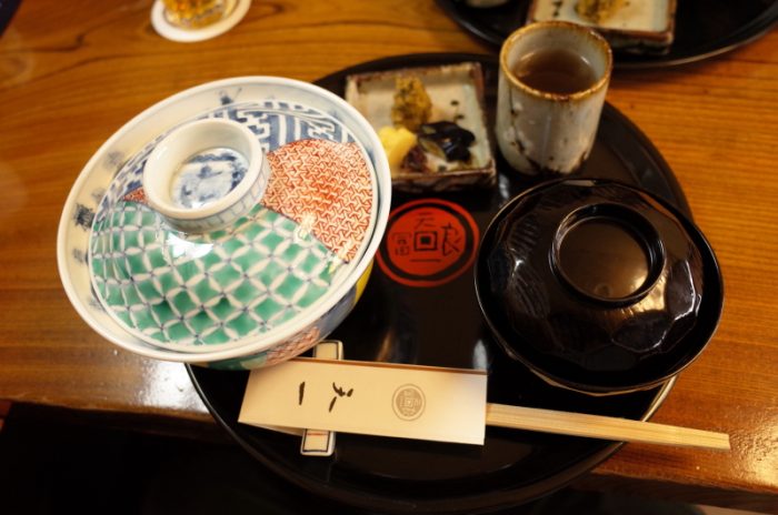 銀座のど真ん中で器を楽しみながらいただく天丼
