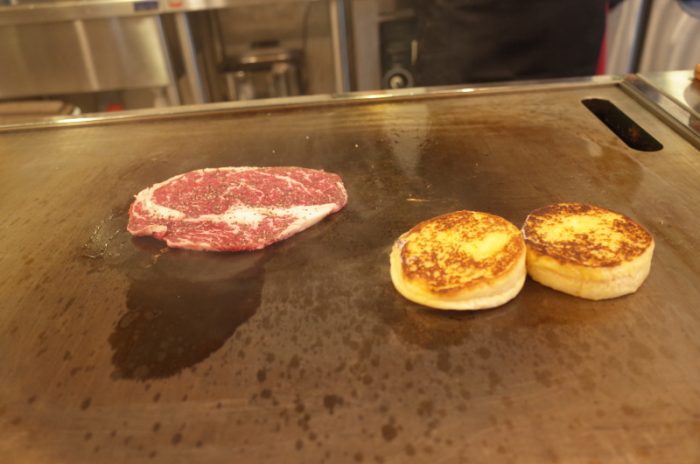 もんじゃ大木屋のカフェでフレンチバーガーを喰らう