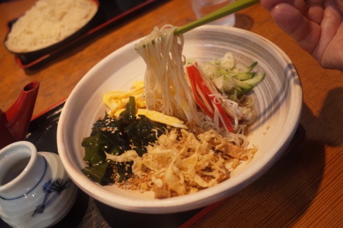 冷やしたぬきじゃないの?冷やしきつね???