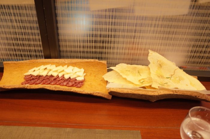 またまた新コンセプトになった名店。ん、豚の丸焼き!?