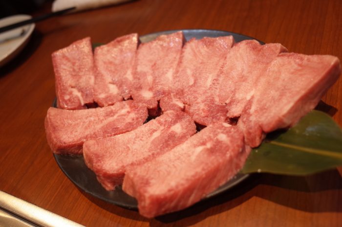 浜松の名店が東京に進出!秘伝のタレ肉で白飯を喰らう!