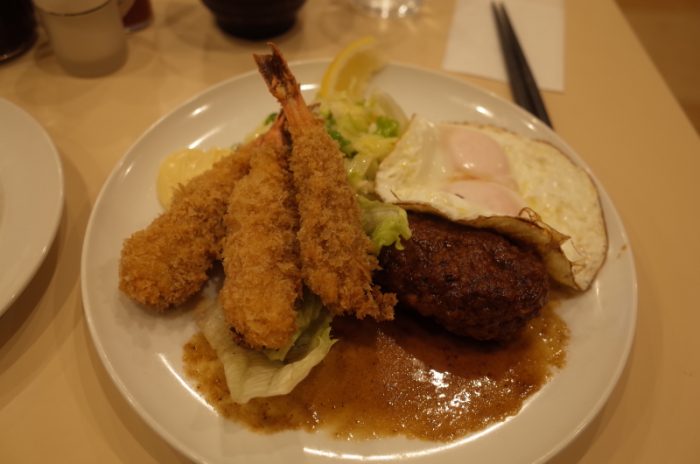 50年以上続く、町の洋食屋さんの海老フライ