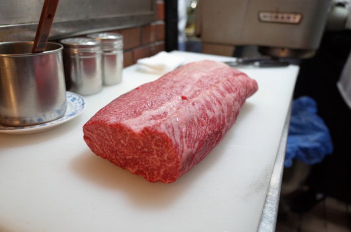 ステーキを焼くために生まれた男のステーキ!