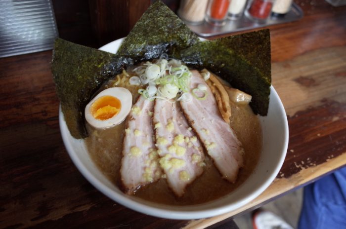 道産豚の激ウマ味噌ラーメンに並ぶ!