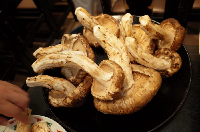 松茸のすき焼きは”開き”に限る!