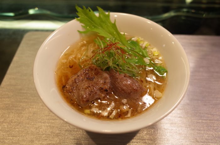 飲んで3軒目でもいけちゃうほど軽いラーメン!